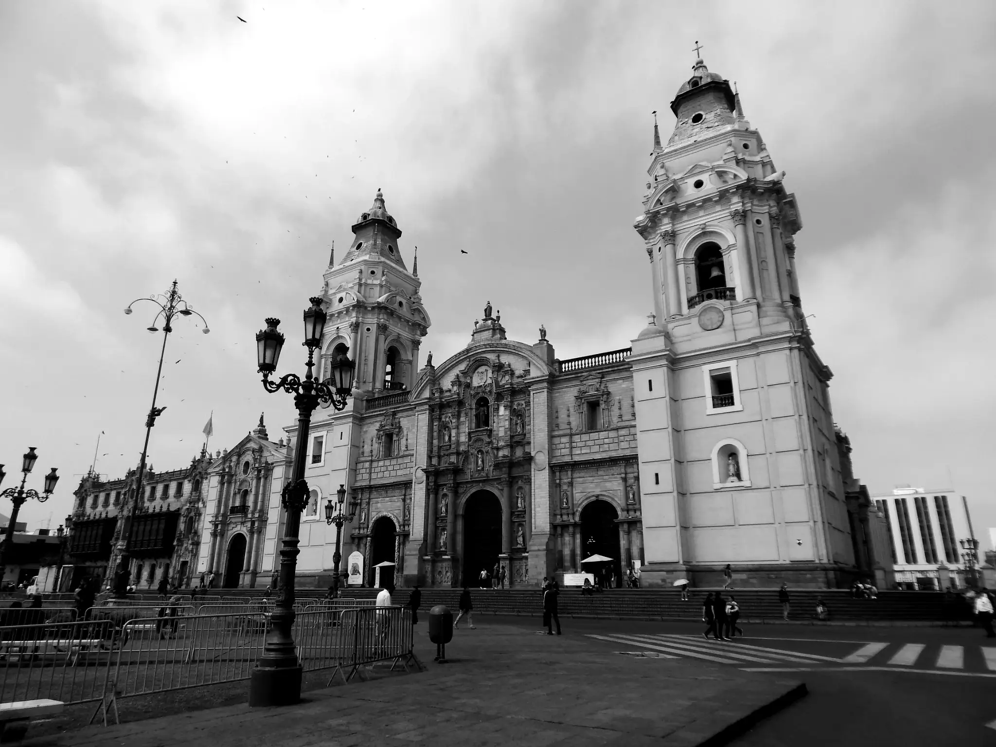 Oficina del RENIEC en el centro de Lima con atención al público